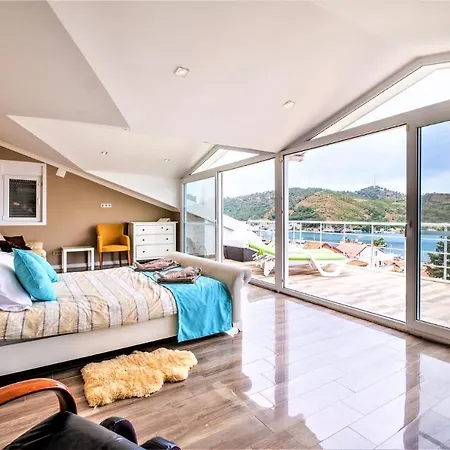 Holiday home Maximus - Solo 4 Bedroom Sea View Private *