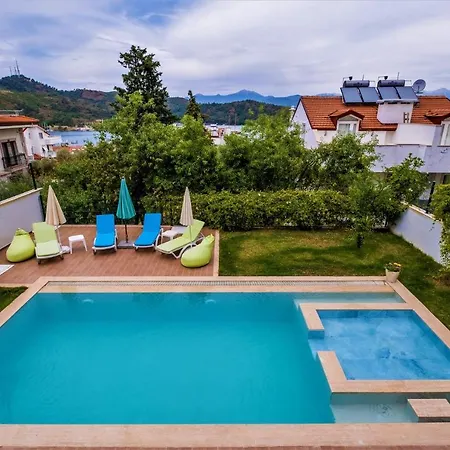 Maximus - Solo 4 Bedroom Sea View Private Holiday home *