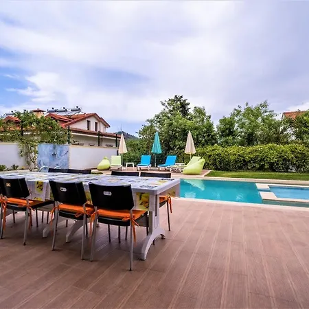Maximus - Solo 4 Bedroom Sea View Private *